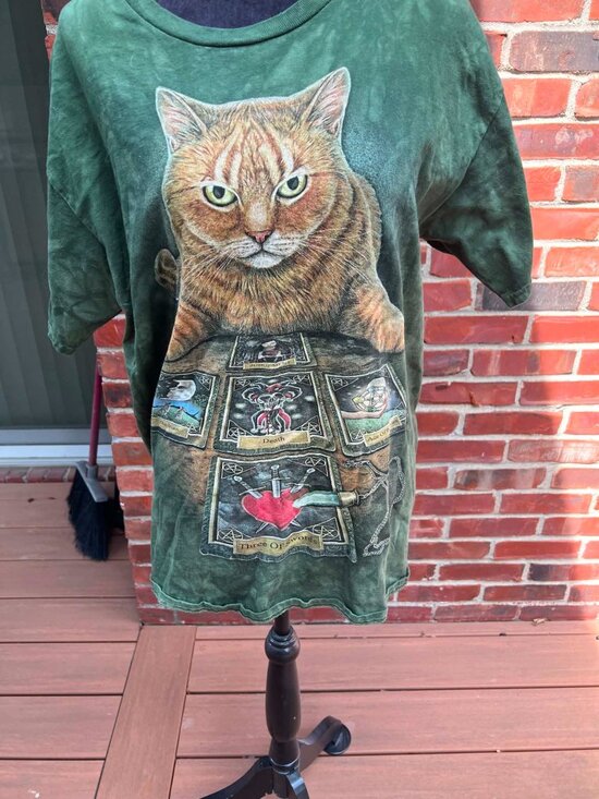 The Mountain Tops - "The Reader" T-shirt by The Mountain Cat Reading Tarot Size L